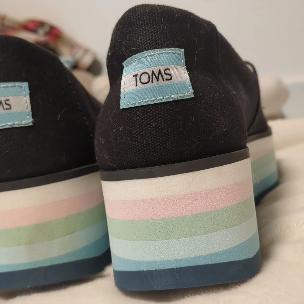 TOMS Alp Platform Sneakers NWOT 9 Black Canvas Pastel Rainbow Comfort Eco